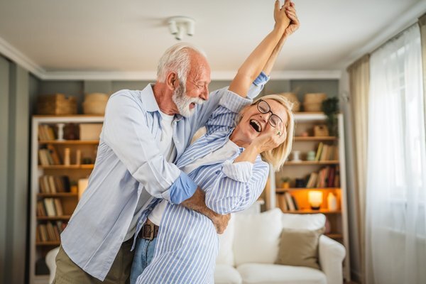 Downsizing for Seniors: What to Keep When Moving From a 3-Bedroom House